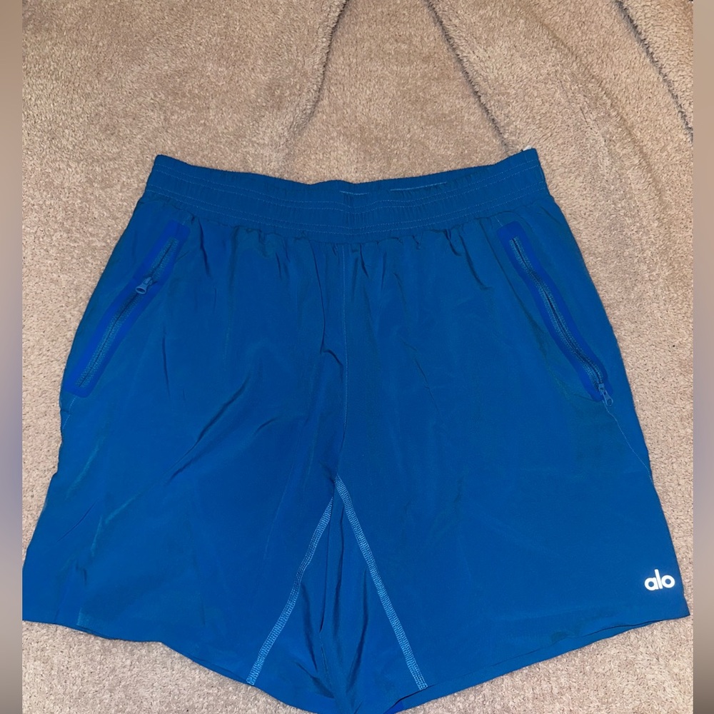 ALO Yoga Men's Shorts - Sz Large